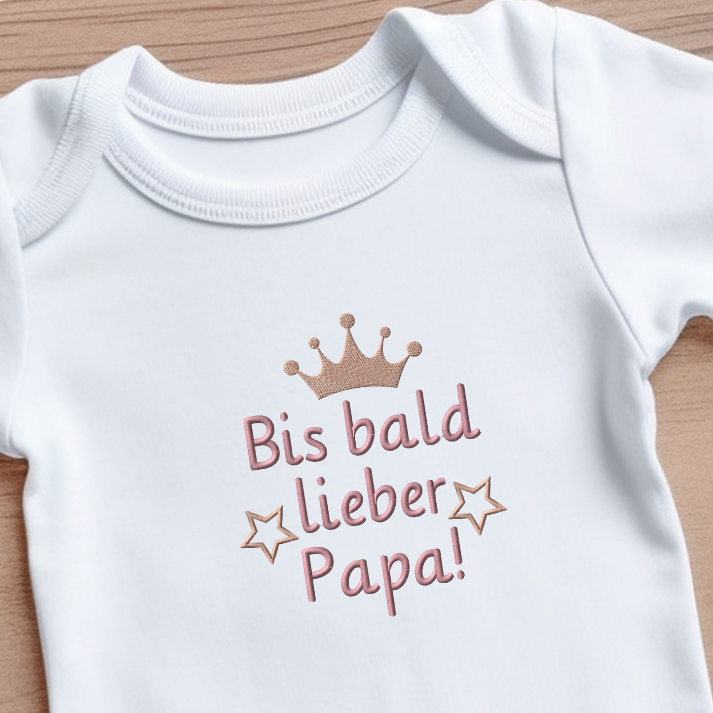 Babybody mit Name bestickt für werdende Papas! Unvergessliches Geschenk zur Geburt für Mädchen